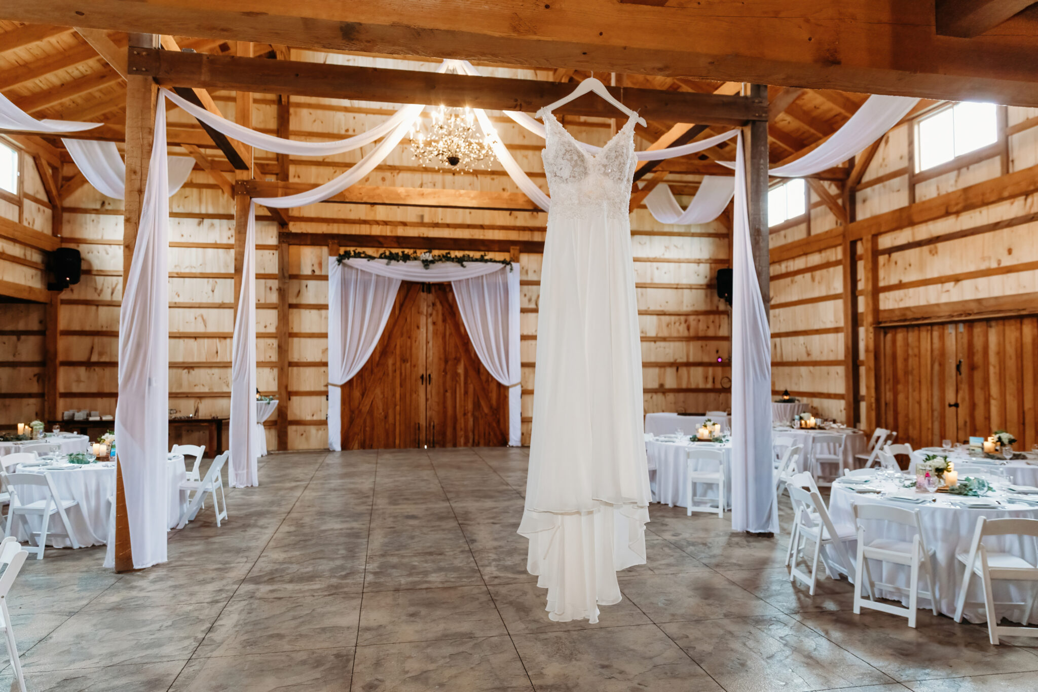 Read more about the article Karyn and Zach’s Wedding – The Orchards at Rocking Horse Farms