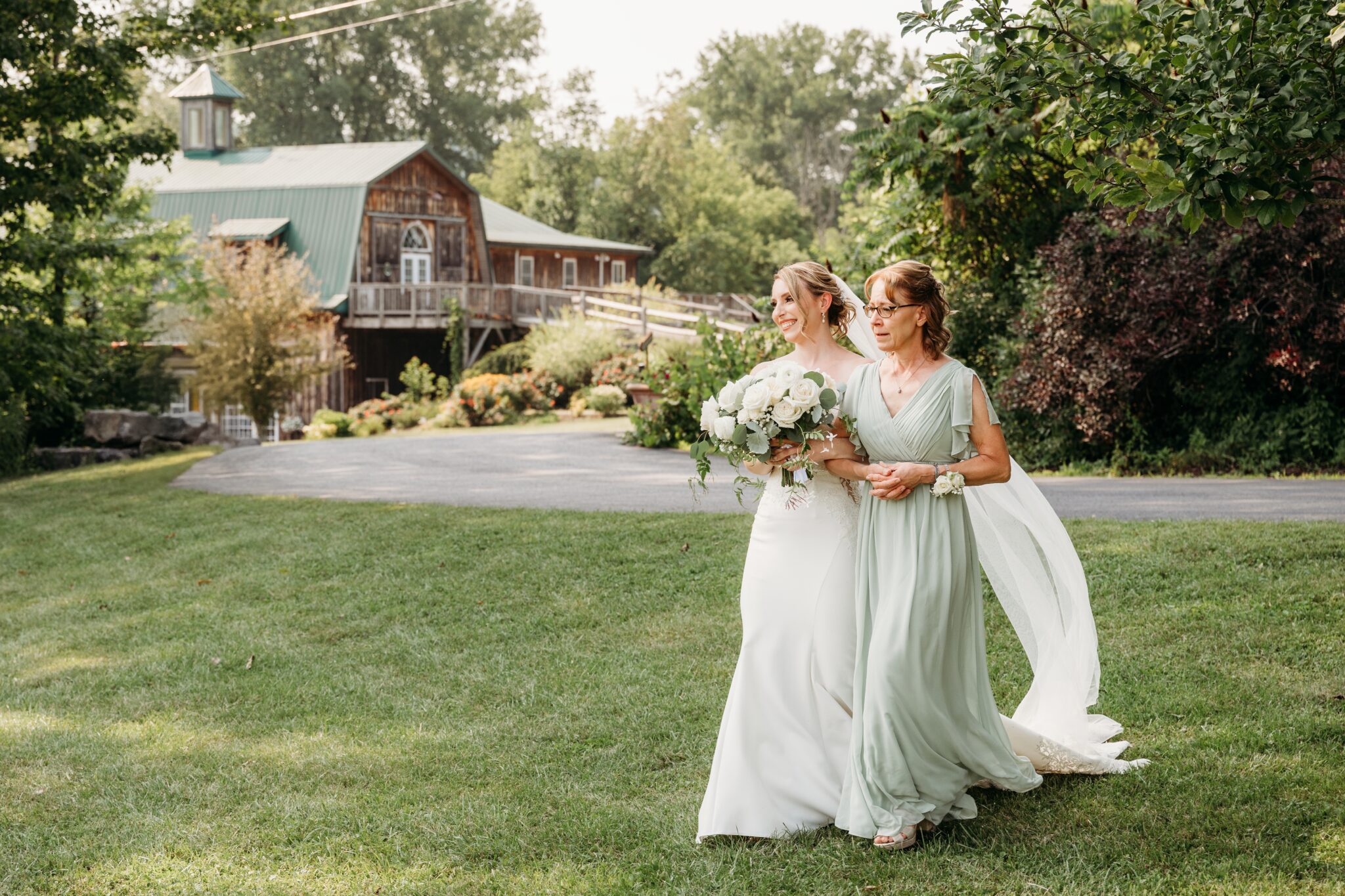 Read more about the article Reasons to Bundle Wedding Photography and Videography