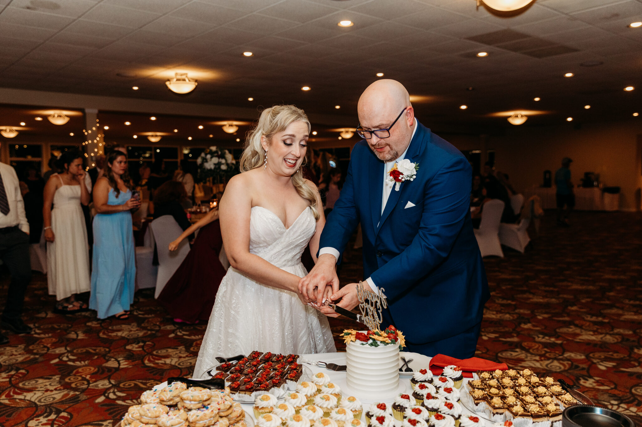 Read more about the article How Long Should a Wedding Reception Be? | Moments Captured CNY