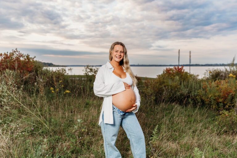 Read more about the article Why Maternity Photos Are Worth It | CNY Maternity Photographer