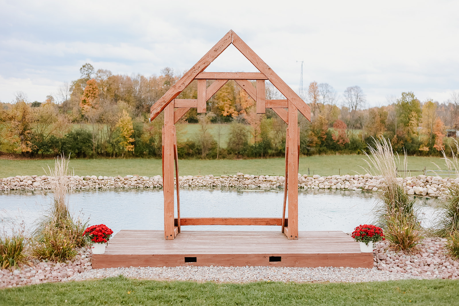 Read more about the article Fall Wedding at Old Hickory Farm | Sadie and Emily