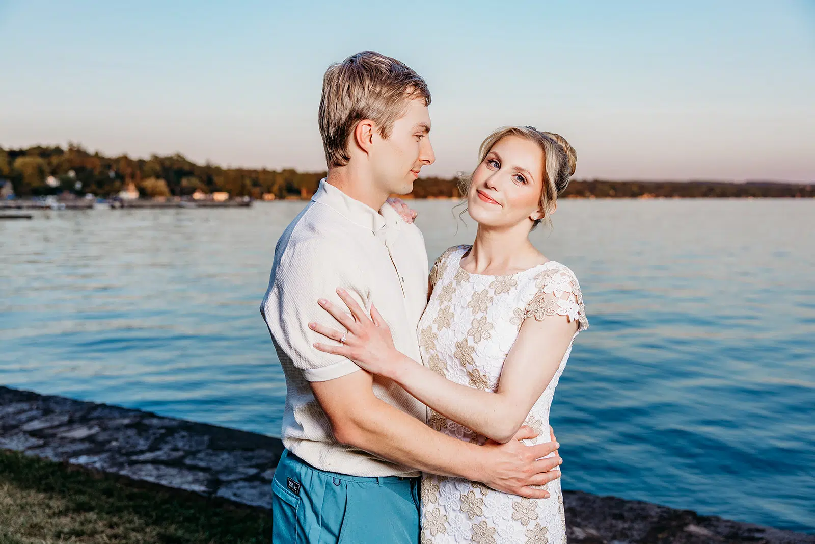 Read more about the article Sunrise vs Sunset Engagement Photos in CNY