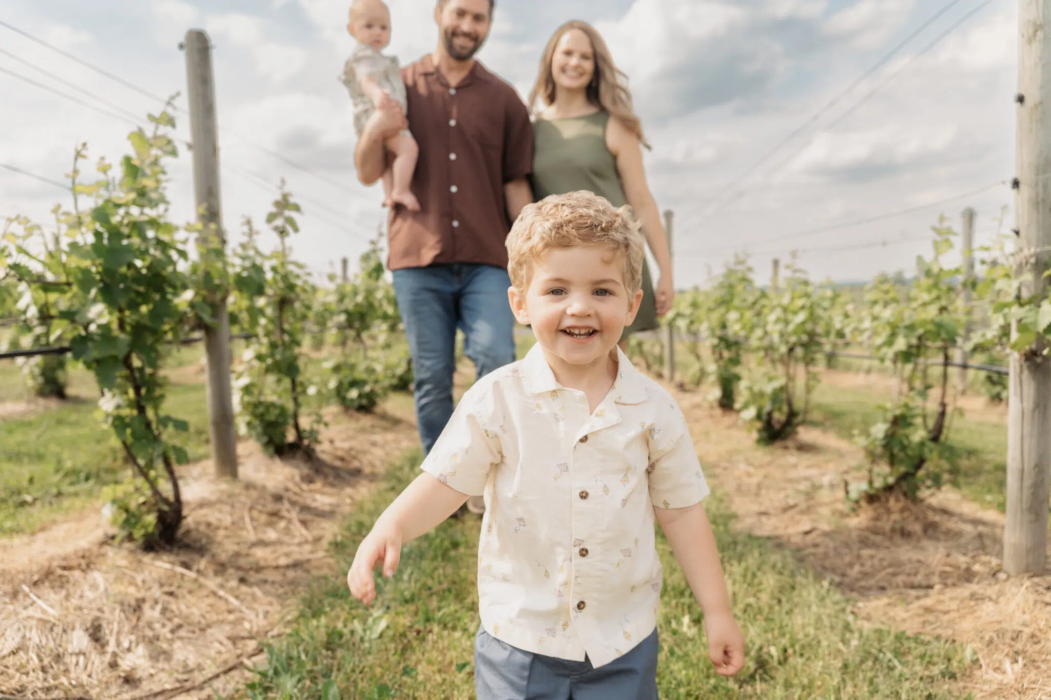 Read more about the article How to Prepare Kids for a Stress-Free Family Photo Session